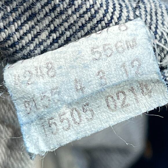 Vtg Levi's 556 Jeans Women Petites Mid Wash Mid Rise Relaxed Fit 90s Denim 26x28 - Picture 8 of 13